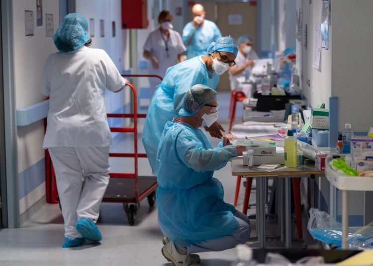Medical staff work in an especially created Post Resuscitation Unit (Unité Post Réanimation Respiratoire) for COVID-19 infected patients on April 17, 2020 at the Emile Muller hospital in Mulhouse, eastern France, as France is on the 32nd day of a strict lockdown aimed at curbing the spread of the COVID-19 pandemic caused by the novel coronavirus., Image: 514171298, License: Rights-managed, Restrictions: , Model Release: no, Credit line: PATRICK HERTZOG / AFP / Profimedia
